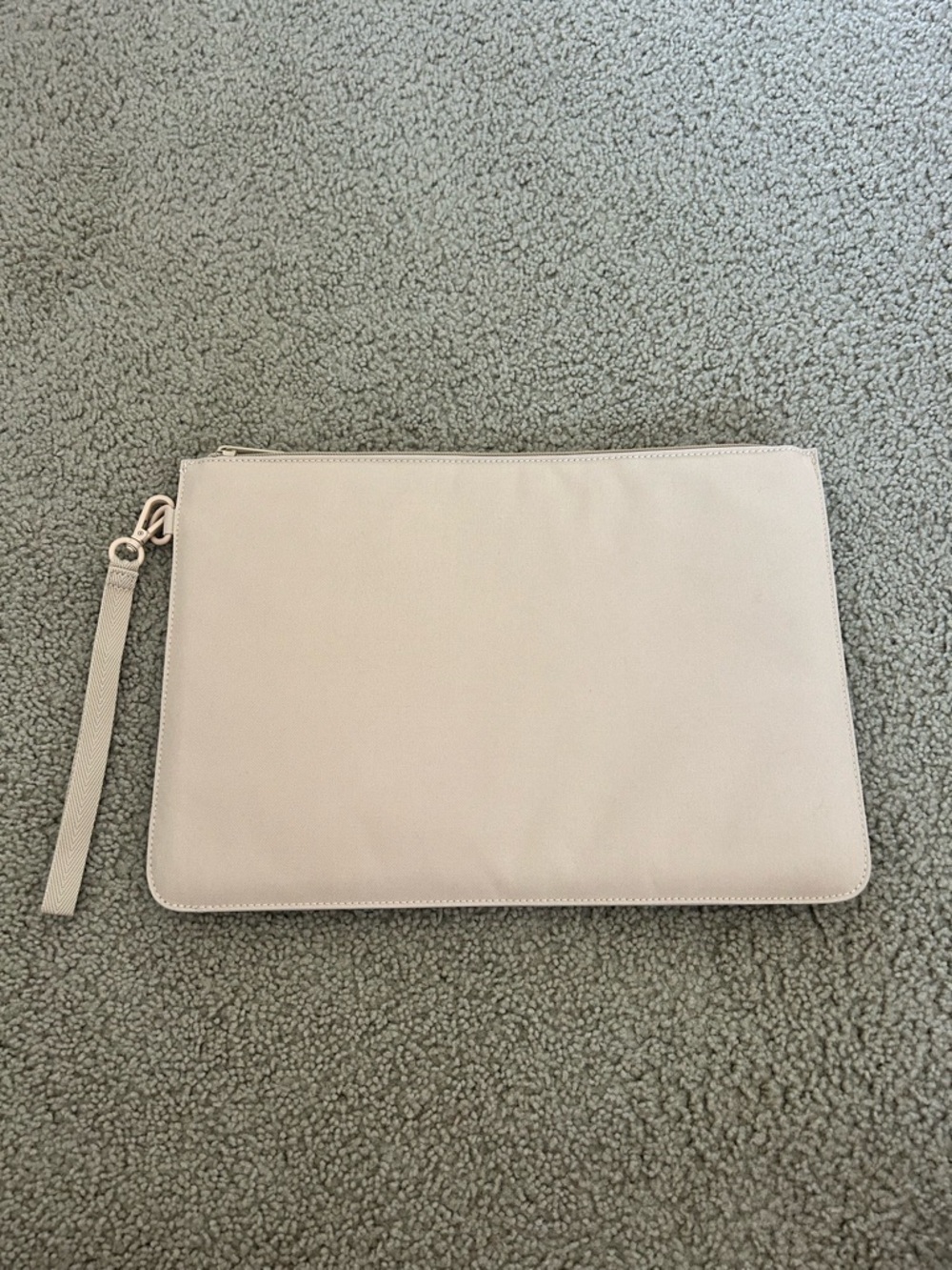 Beis The BÉISics Laptop Pouch 
in Beige